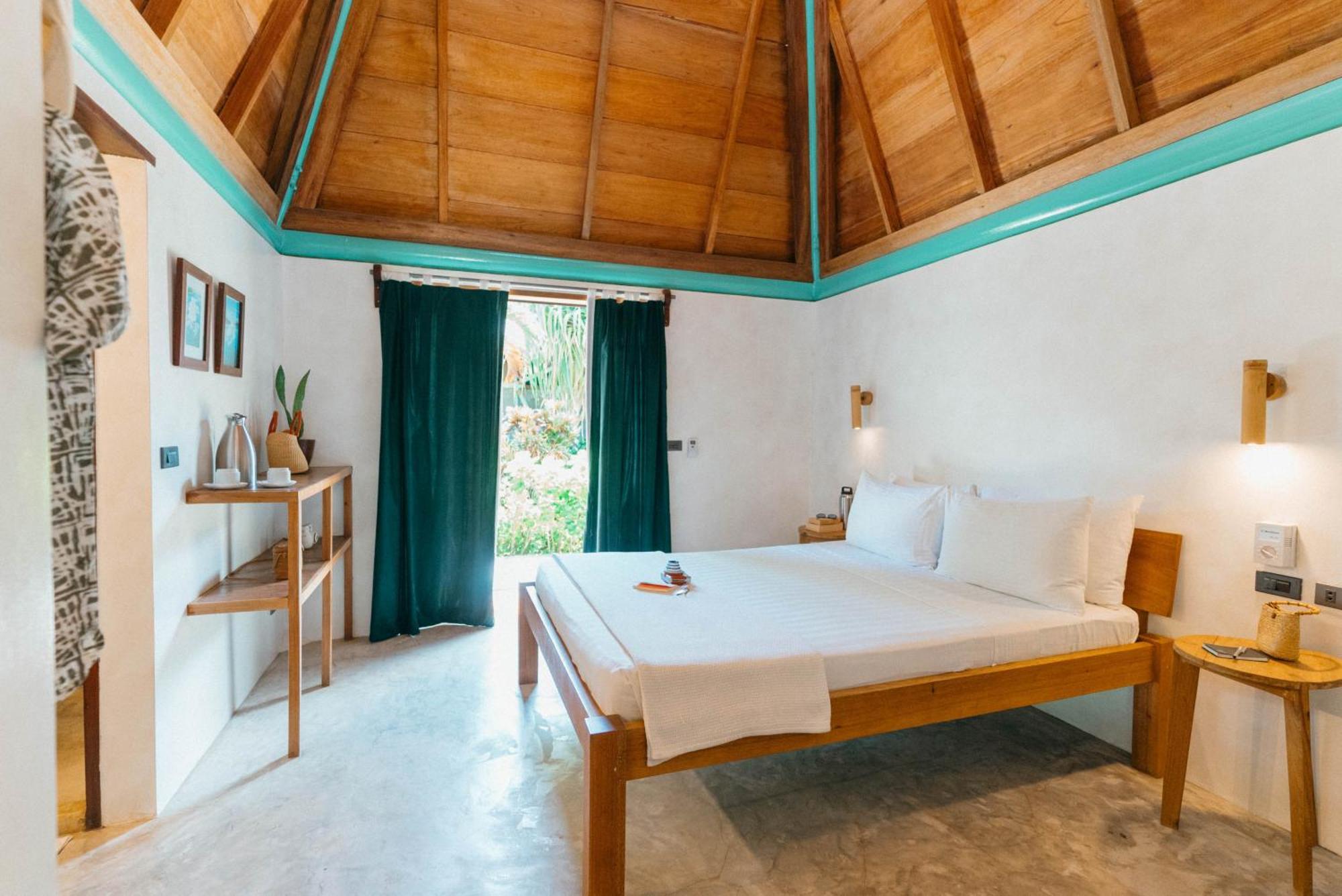 Bravo Beach Resort General Luna  Exterior photo