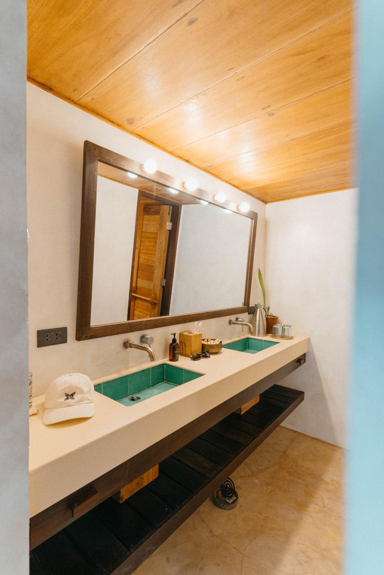 Bravo Beach Resort General Luna  Exterior photo