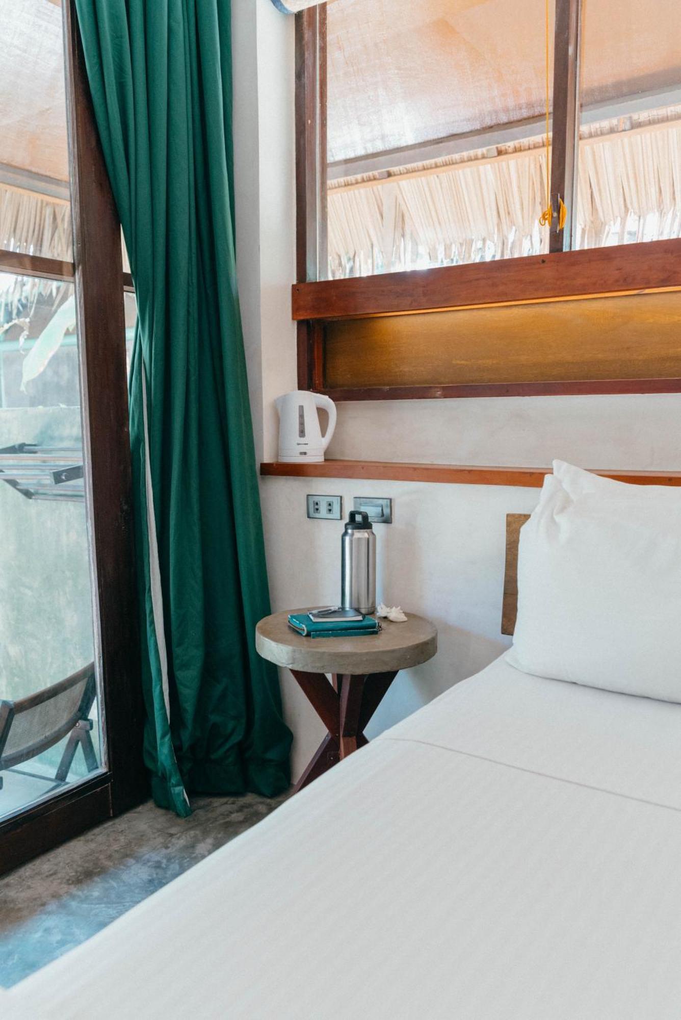 Bravo Beach Resort General Luna  Exterior photo